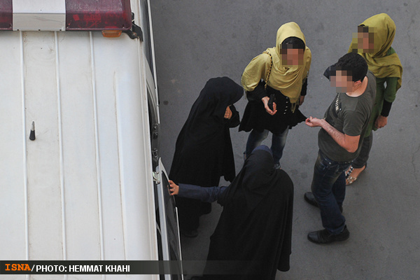 بی حجاب ترین زنی که تاحالا دیدید اونم در تهران وای!! ـ 1