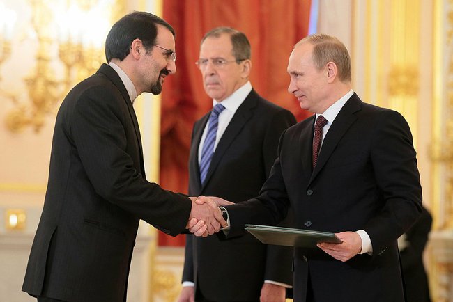 تقدیم استوارنامه سفیر ایران به پوتین