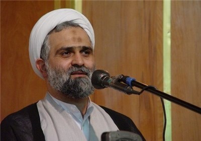 اقتدا به غیر روحانی به معنای حذف روحانیت نیست اقتدا به غیر روحانی به معنای حذف روحانیت نیست