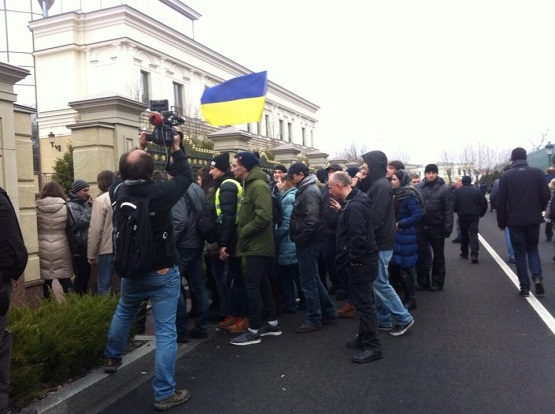 کاخ ریاست‌جمهوری اوکراین به تسخیر مخالفان درآمد