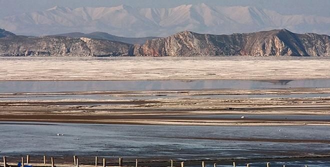 دریاچه ارومیه را با آب چشمانمان زنده می‌کنیم