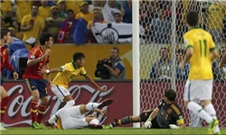 برزیل ، قهرمان جهان را در هم کوبید