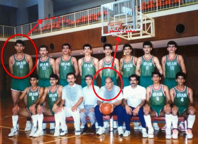 ملی پوش سابق بسکتبال به همراه پسرش دستفروشی می کند+ عکس