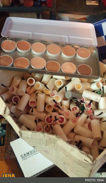 پاتک پلیس به انبار تولیدی لوازم آرایشی تقلبی + تصاویر