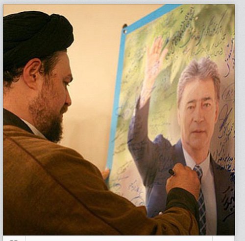 امضای سید حسن خمینی بر روی عکس حجازی