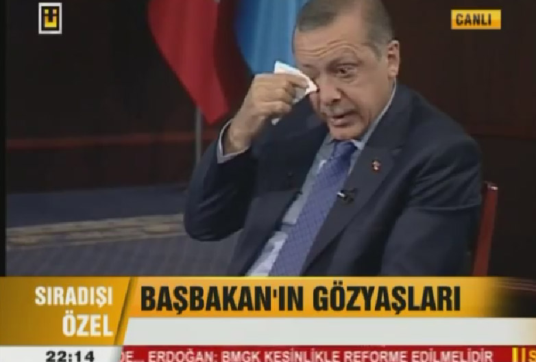 اردوغان برای چه کسی اشک می‌ریزد؟ + فیلم
