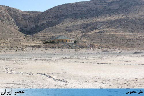 ویلای اشرف پهلوی و بهروز وثوقی وسط دریاچه ارومیه