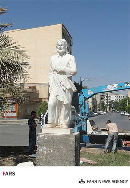 مجسمه حافظ به میدان دانیال اهواز بازگشت مجسمه حافظ به میدان دانیال اهواز بازگشت