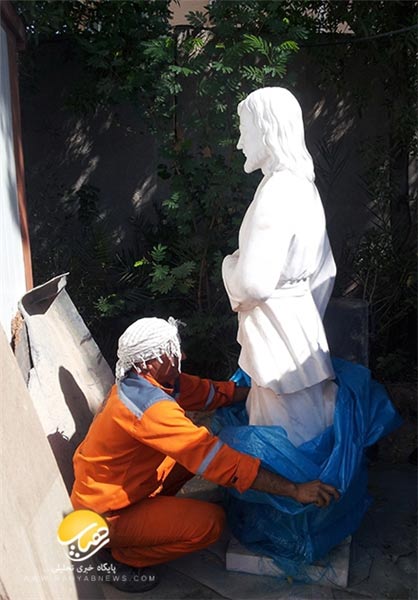 لحظه پیدا شدن مجسمه جنجالی حافظ لحظه پیدا شدن مجسمه جنجالی حافظ