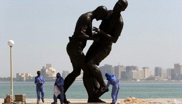 مجسمه زيدان در قطر بحث برانگيز شد مجسمه زيدان در قطر بحث برانگيز شد