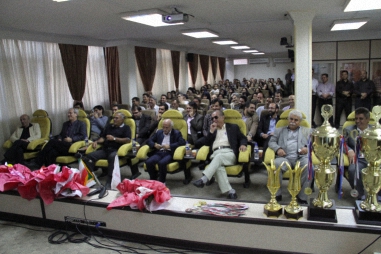 گزارشی از مسابقات فوتبال دستی به مناسبت دفاع مقدس گزارشی از مسابقات فوتبال دستی به مناسبت دفاع مقدس