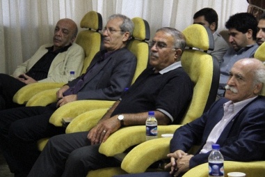 گزارشی از مسابقات فوتبال دستی به مناسبت دفاع مقدس گزارشی از مسابقات فوتبال دستی به مناسبت دفاع مقدس