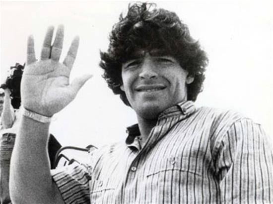 دست خدا 53ساله شد