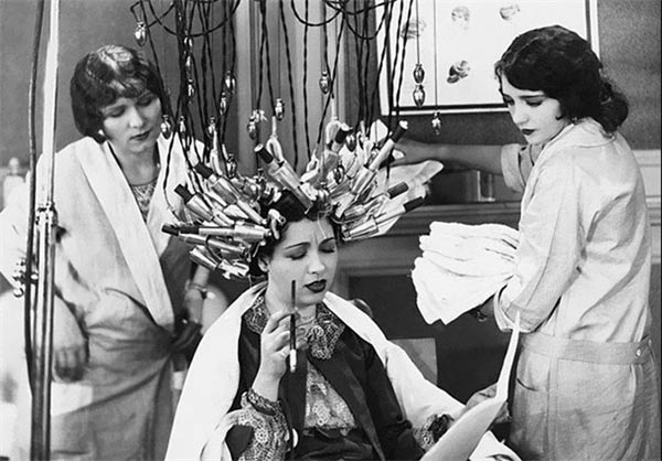 روش‌های عجیب زیبایی بازیگران سینما در دهه 30