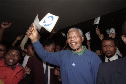 فیلم: آنچه از نلسون ماندلا تاکنون ندیده‌اید؛ زندانی شماره 46664