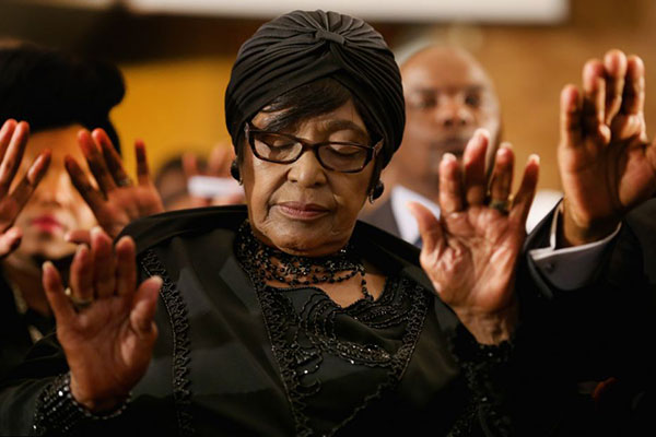 همسر جنجالی ماندلا در مراسم سوگواری