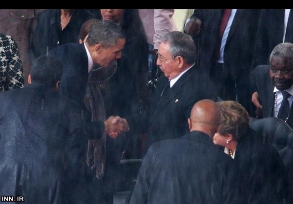 واکنش کاخ سفید به دست دادن اوباما و کاسترو