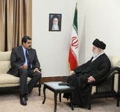 رهبر انقلاب: کاهش قیمت نفت سیاسی است