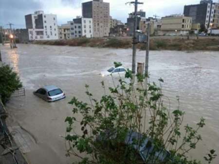 نجات 150 نفر محاصره شده در سیلاب بندرعباس نجات 150 نفر محاصره شده در سیلاب بندرعباس