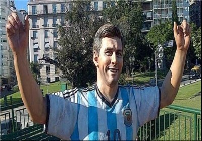 حمله به مجسمه مسي در آرژانتين+عکس