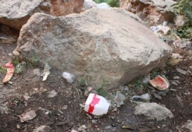 چند سنگ نبشته هزار ساله میان زباله‌ها گم شده است؟!
