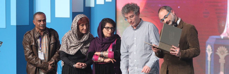 چهره‌های شناخته شده مستند ایران بر روی صحنه رفتند