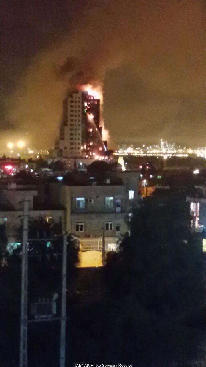 آتش سوزی ۸ ساعته در ساختمان مرکزی عسلویه
