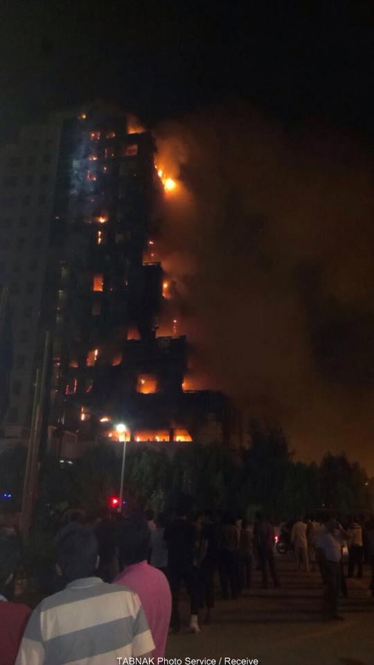 آتش سوزی ۸ ساعته در ساختمان مرکزی عسلویه