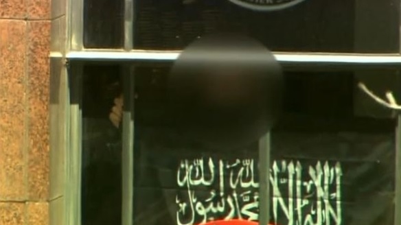 گروگان‌گیرها از پلیس پرچم داعش را می‌خواهند!