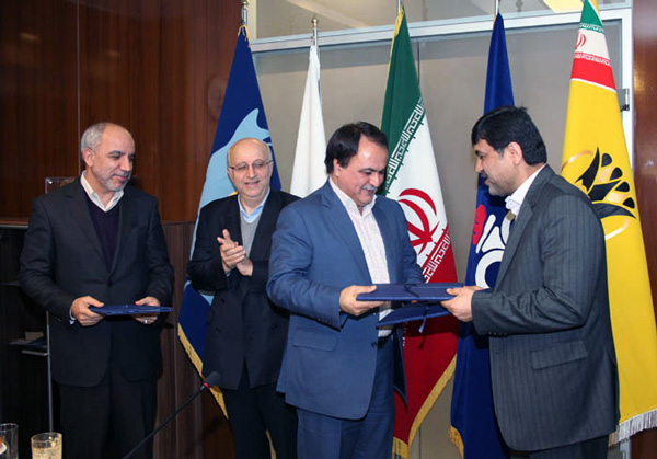 امضای قرارداد سندیکایی بین بانکهای ملت، سپه و پارسیان امضای قرارداد سندیکایی بین بانکهای ملت، سپه و پارسیان