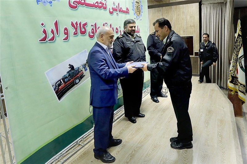 کاهش روزانه 14 میلیون لیتری توزیع گازوئیل کاهش روزانه 14 میلیون لیتری توزیع گازوئیل