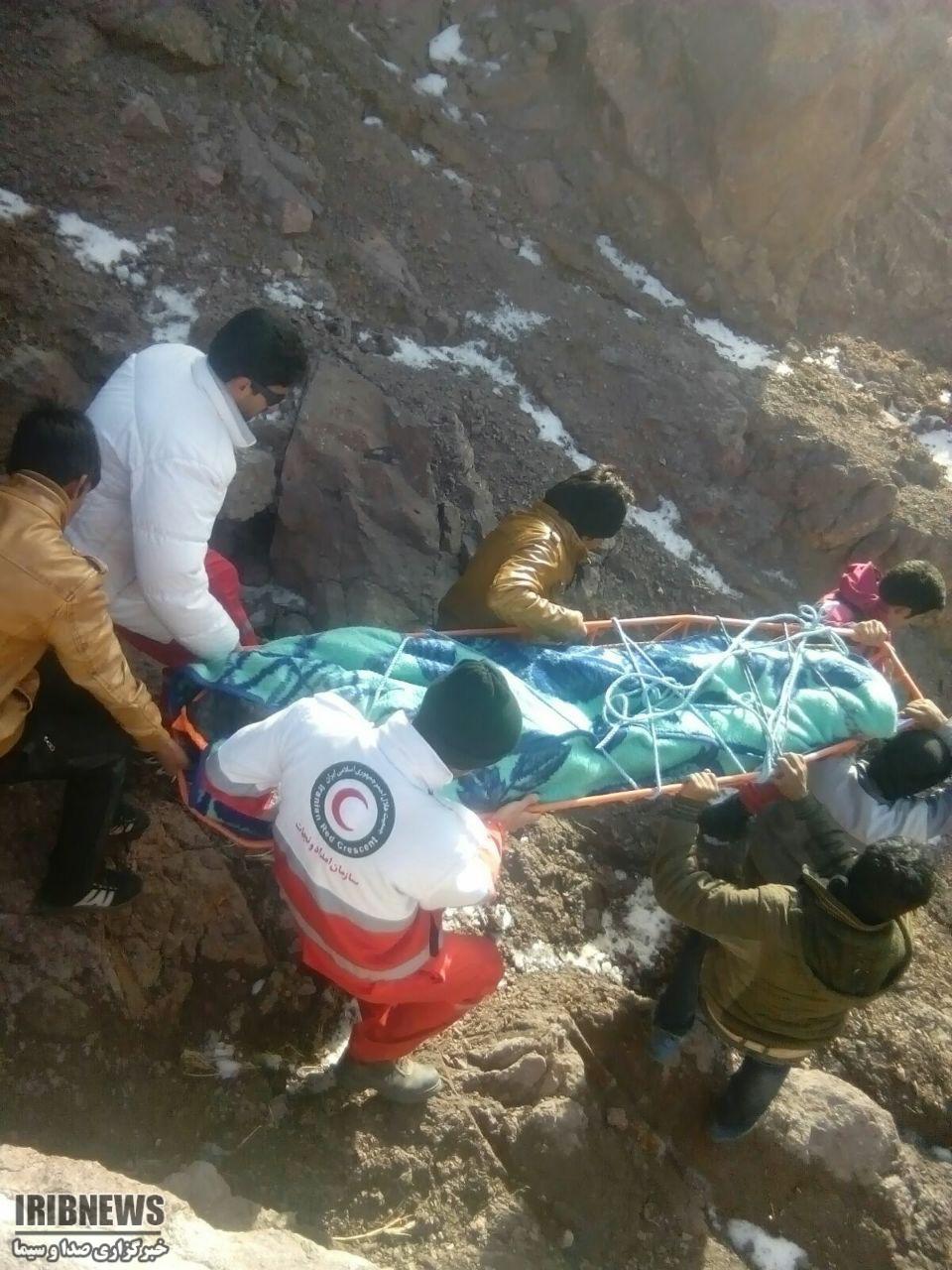 نجات جوان مفقود شده در کوهستانهای بم