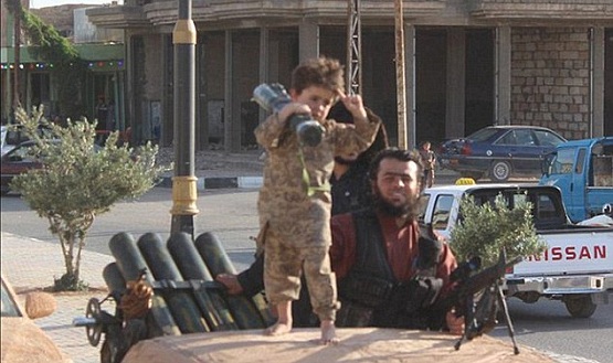 چگونه داعش کودکان را به تروریست تبدیل می کند؟
