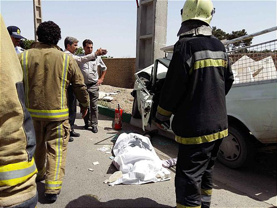 مرگ راننده وانت در اثر برخورد با تیر برق