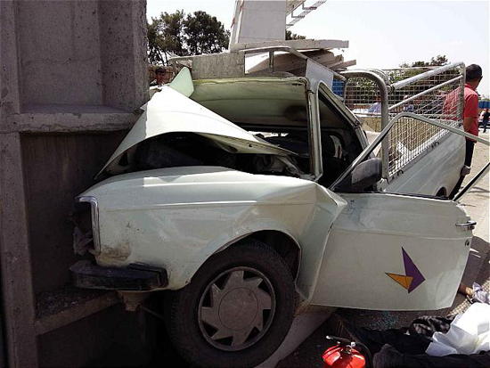 مرگ راننده وانت در اثر برخورد با تیر برق