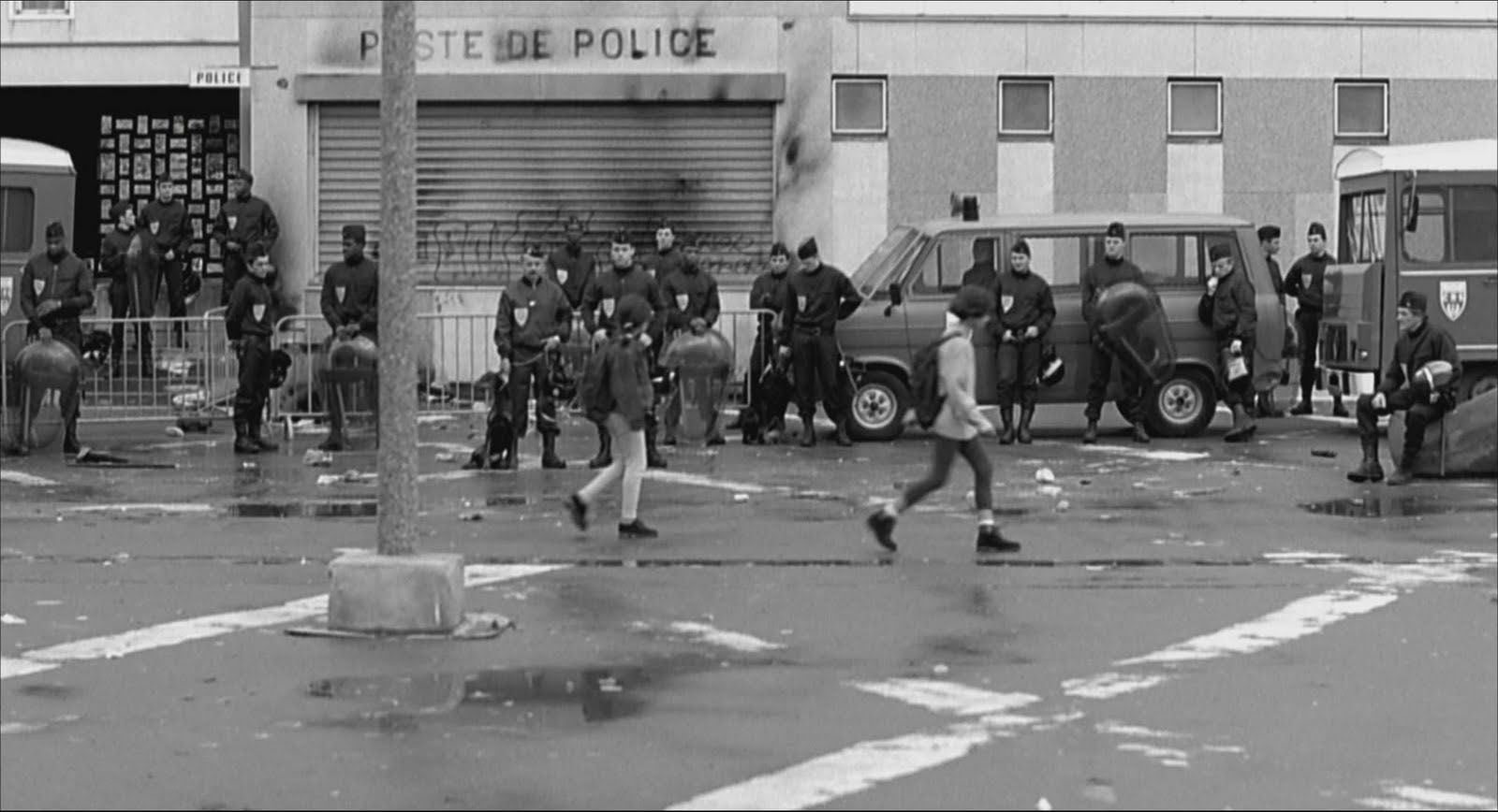 فیلم: نفرت را در حومه پاریس لمس کنید
