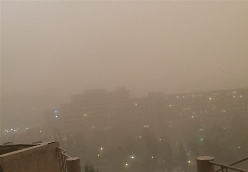 طوفان و گردوغبار آسمان تهران را تیره کرد