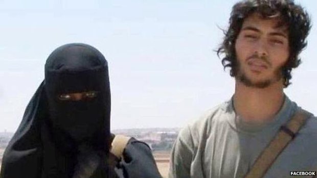 خروج سرکرده‌های داعش با لباس زنانه