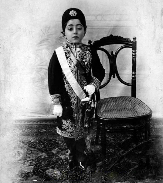 کودکی آخرین پادشاه قاجار