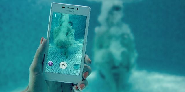 از گوشی های هوشمند سونی به هیچ وجه زیر آب استفاده نکنید