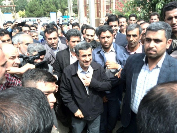 عکس های احمدی نژاد در مراسم ترحیم کاپیتان پرسپولیس