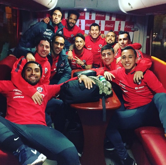 خوشحالی بازیکنان شیلی در رختکن پس ازشکست برزیل +عکس