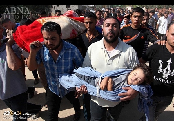 وداع جانسوز پدر فلسطینی با دختر شهیدش وداع جانسوز پدر فلسطینی با دختر شهیدش