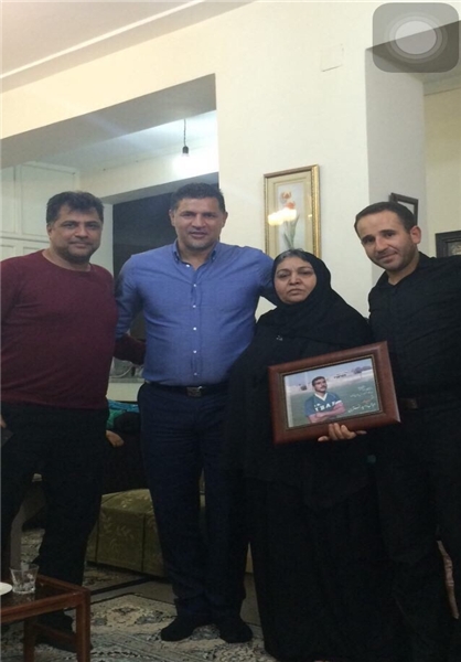 دایی به منزل یک شهید بوشهری رفت+عکس