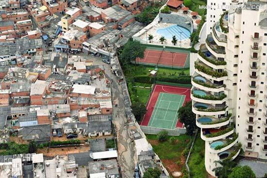 مرز بین محله فقیر و ثروتمند یک شهر