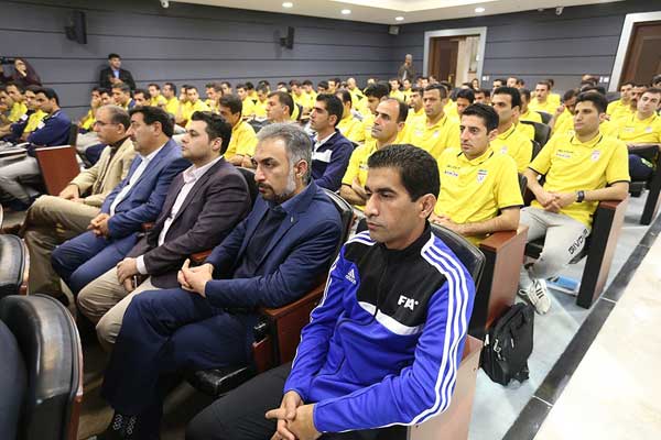 عجایب کلاس داوری فوتبال ایران در کیش عجایب کلاس داوری فوتبال ایران در کیش