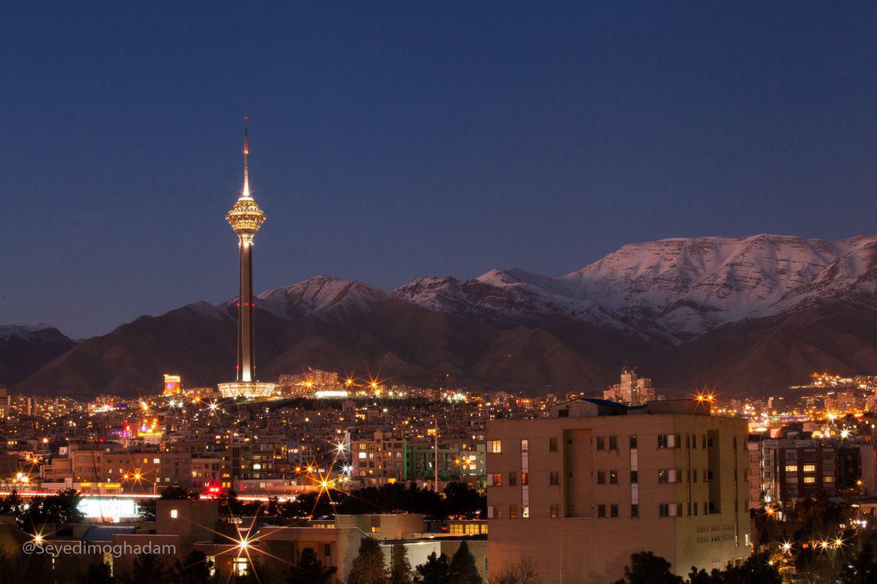 آسمان صاف تهران در شب