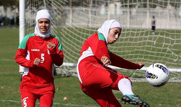 تیم فوتبال بانوان اوکراین وارد تهران شد