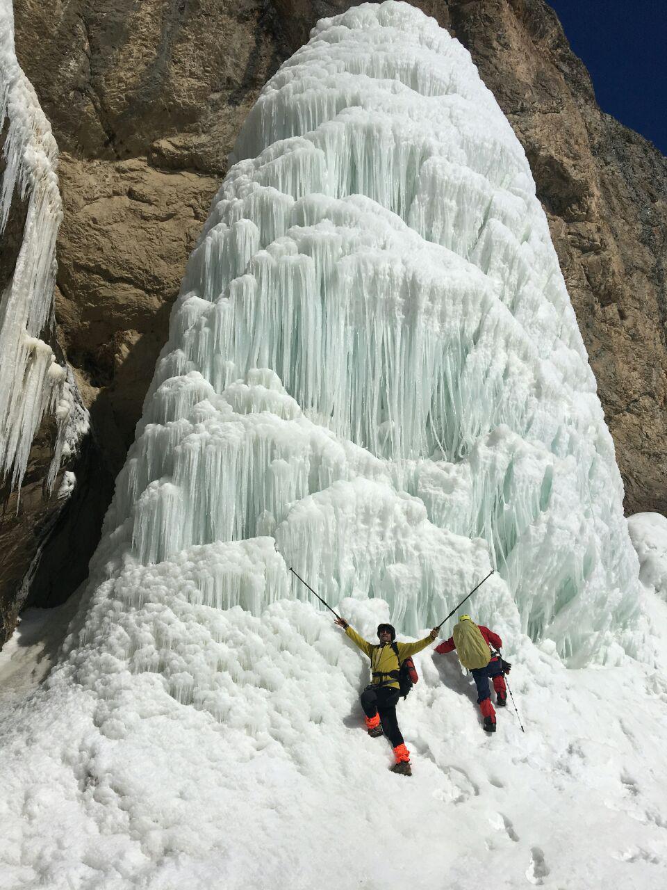 آبشار یخ زده سنگان