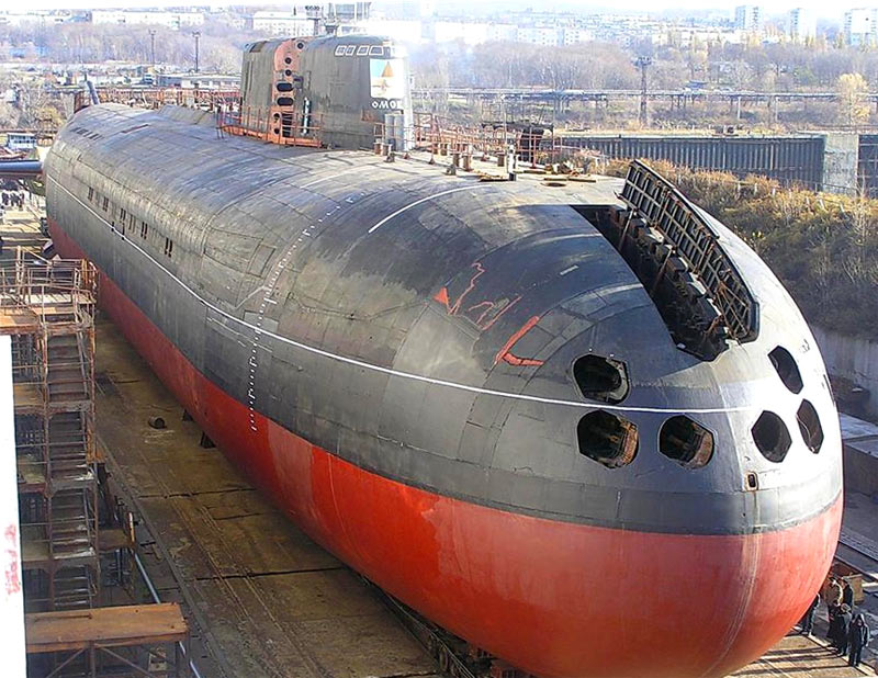روسیه زیر دریایی اتمی خود را زیر آب رها می‌كند